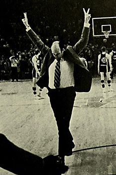 Lefty Driesell V sign 